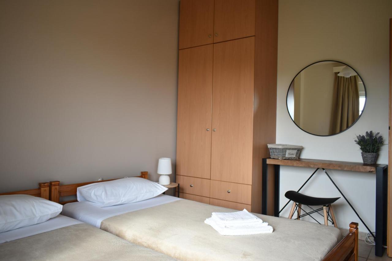 Mini Art Apartments Gerani  Exteriér fotografie