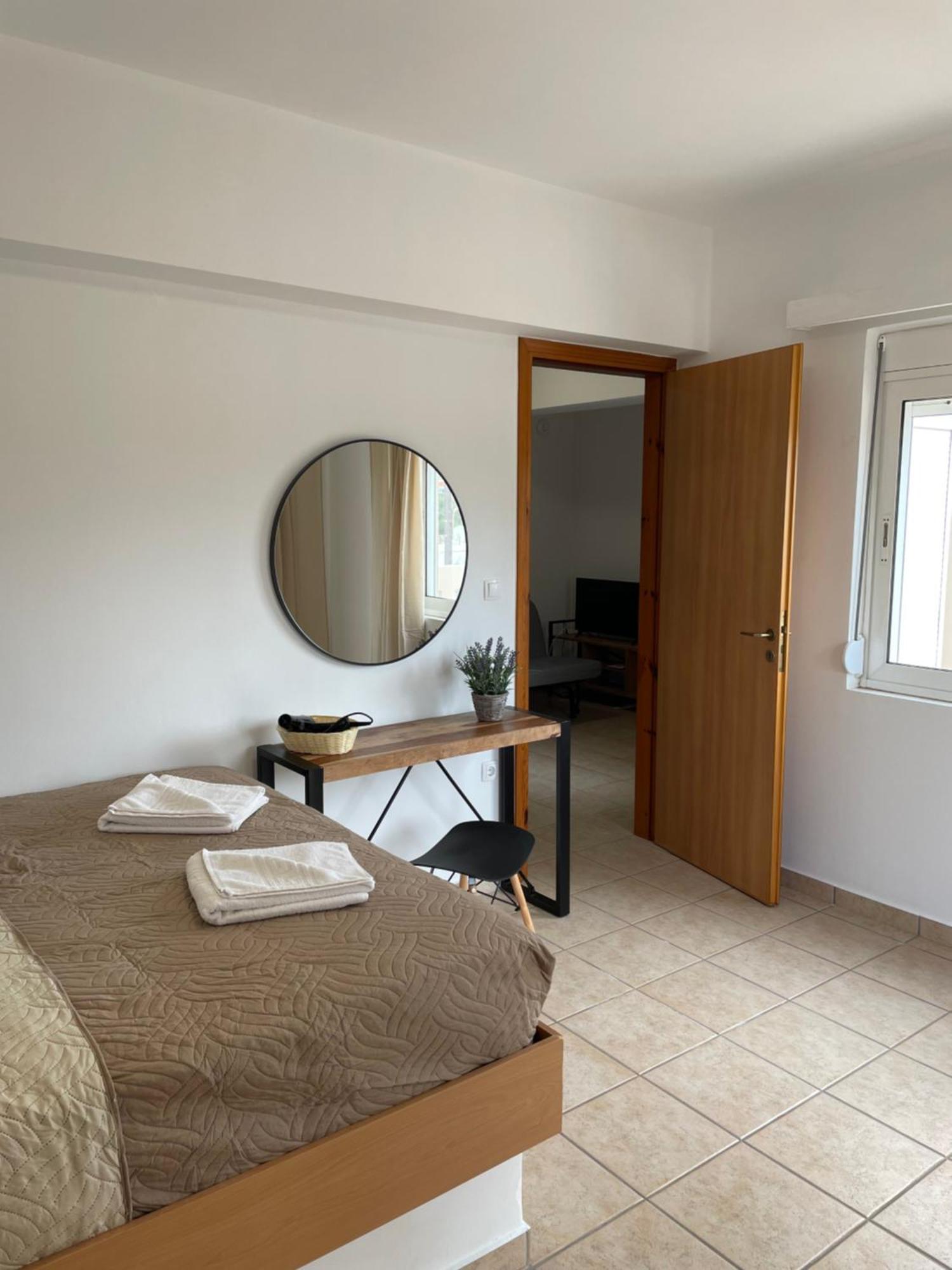Mini Art Apartments Gerani  Exteriér fotografie