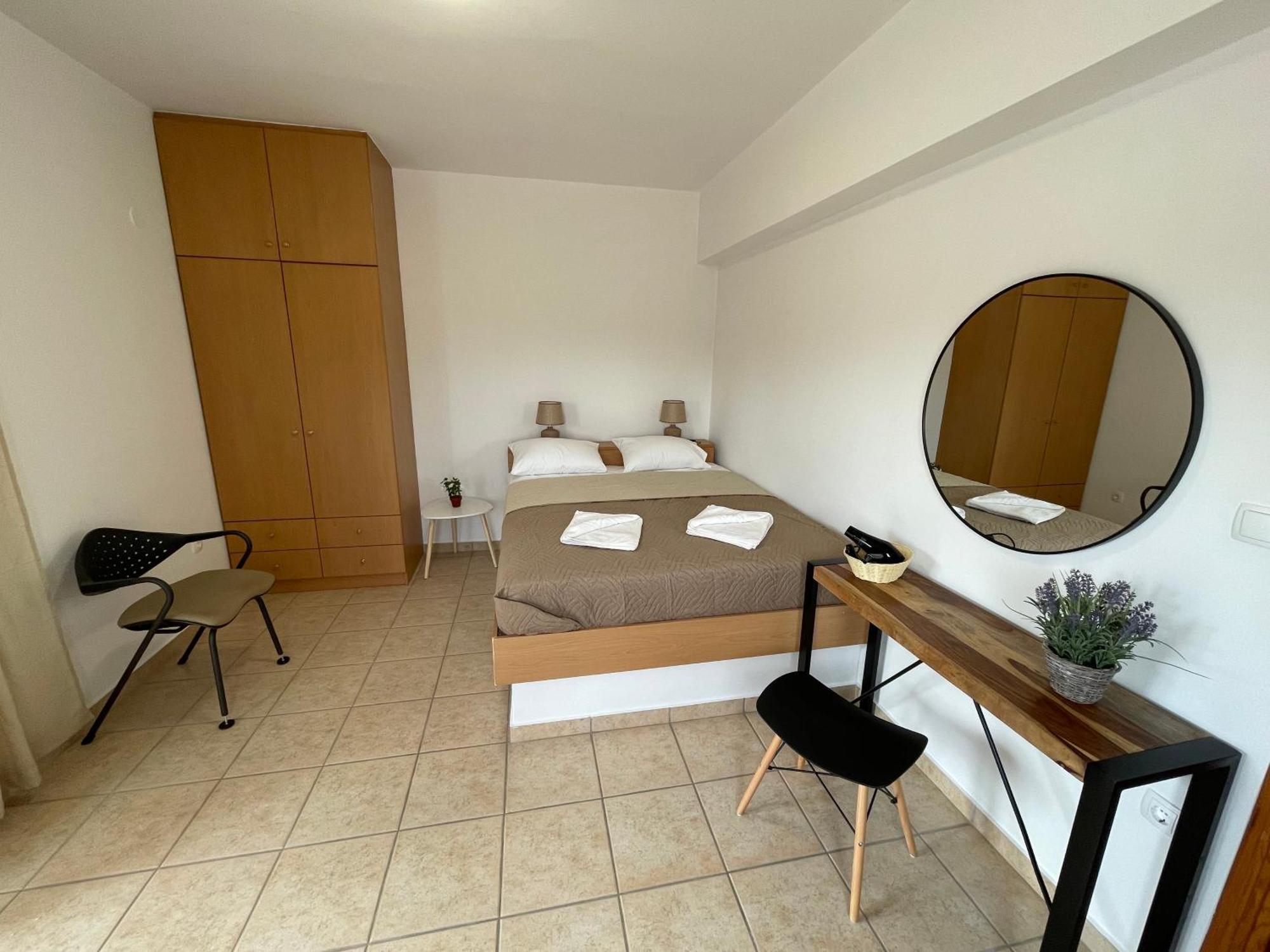 Mini Art Apartments Gerani  Exteriér fotografie