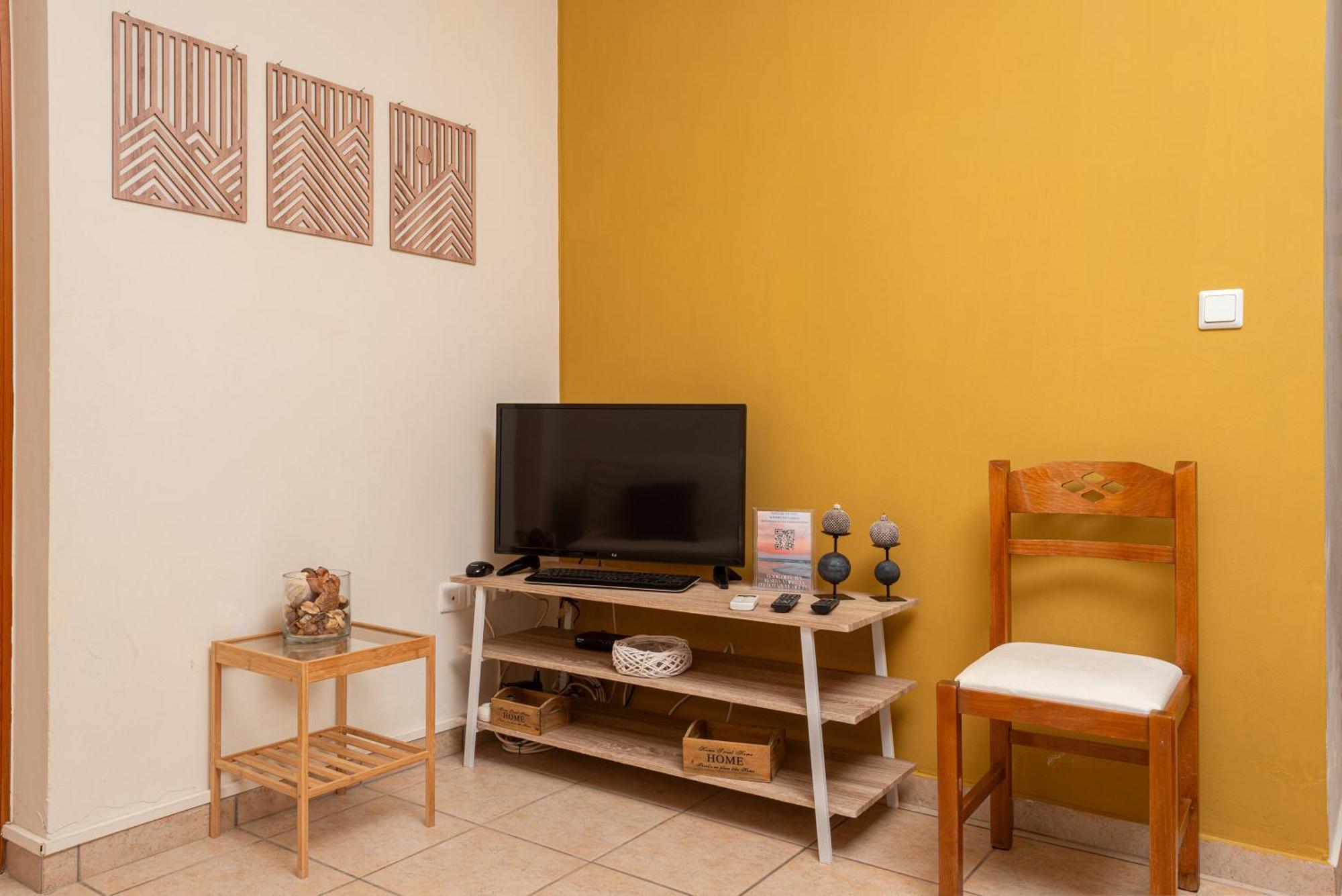 Mini Art Apartments Gerani  Exteriér fotografie